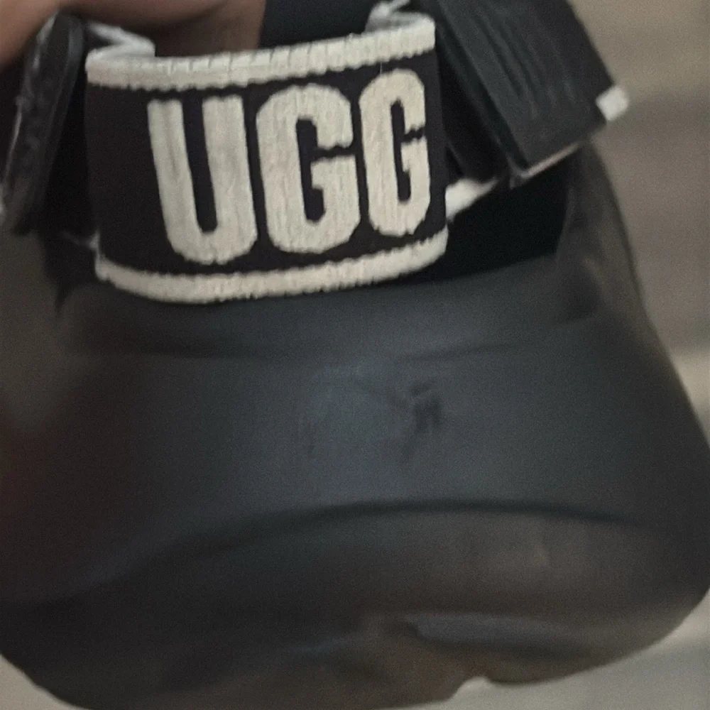 Authentic UGG KIDS Designer signature sandals sz 3